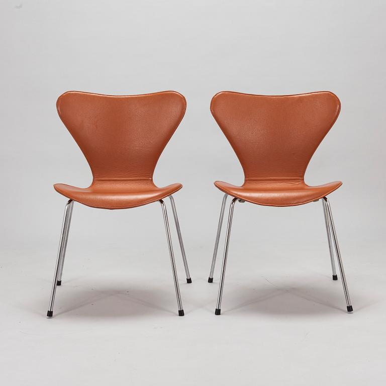 Arne Jacobsen, tuoleja, 6 kpl, "Sjuan", Fritz Hansen, Tanska.