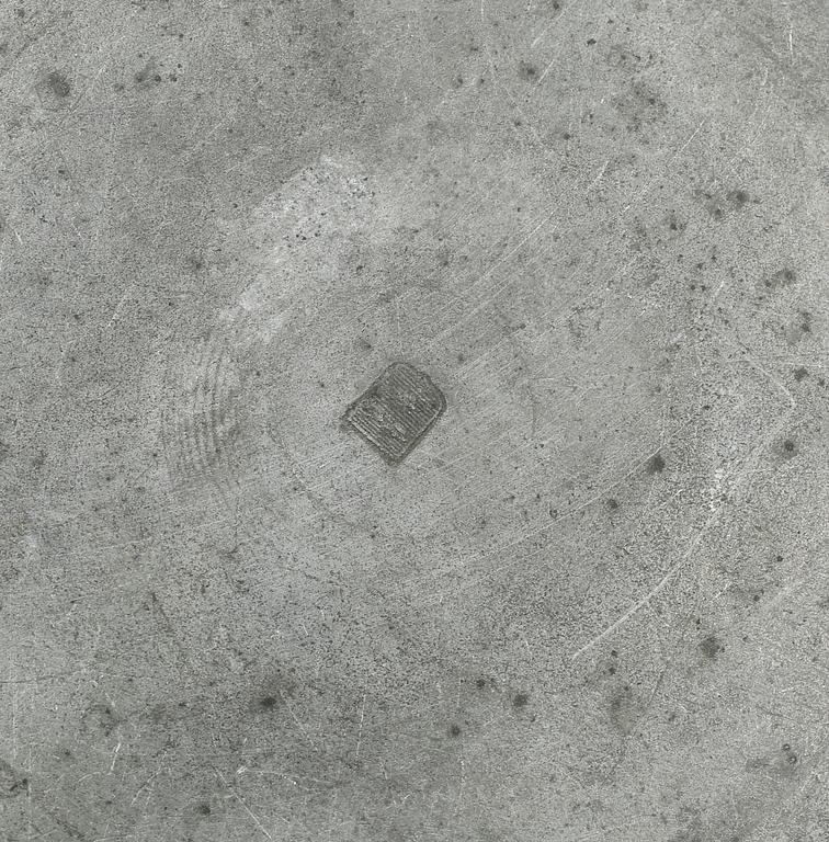 GRÖTSKÅL MED LOCK, tenn. Pehr Johan Mattsson, Mariestad, otydlig årsstämpel, troligen 1823.