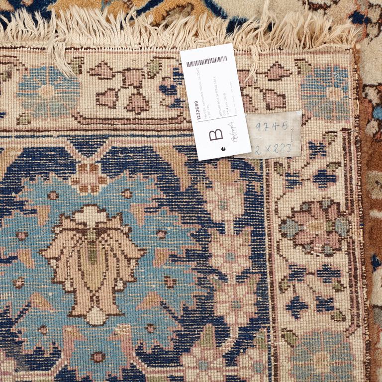 MATTA, semiantik Täbris, ca 359,5 x 281 cm.
