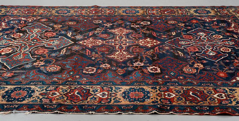 Matto, semi-antique, Chaharmahal/Bakhtiari Province, ca 386, 223,5 cm ( ca 2,5-3,5 cm flat weave at the ends).