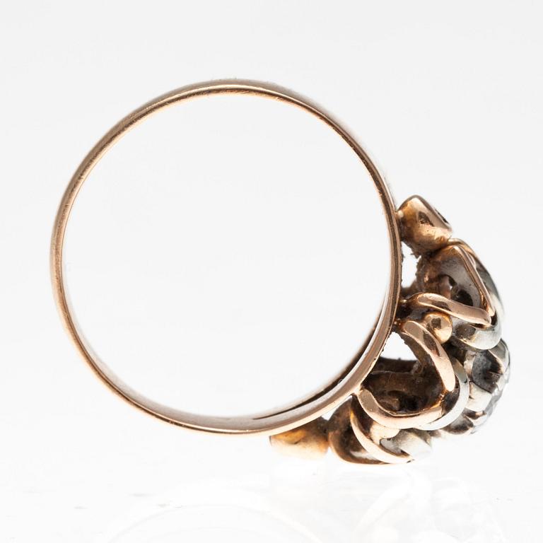 SORMUS, 18K kultaa, briljanttihiottu timantti n. 0.40 ct H/vs. Koko 17. Paino 5 g.