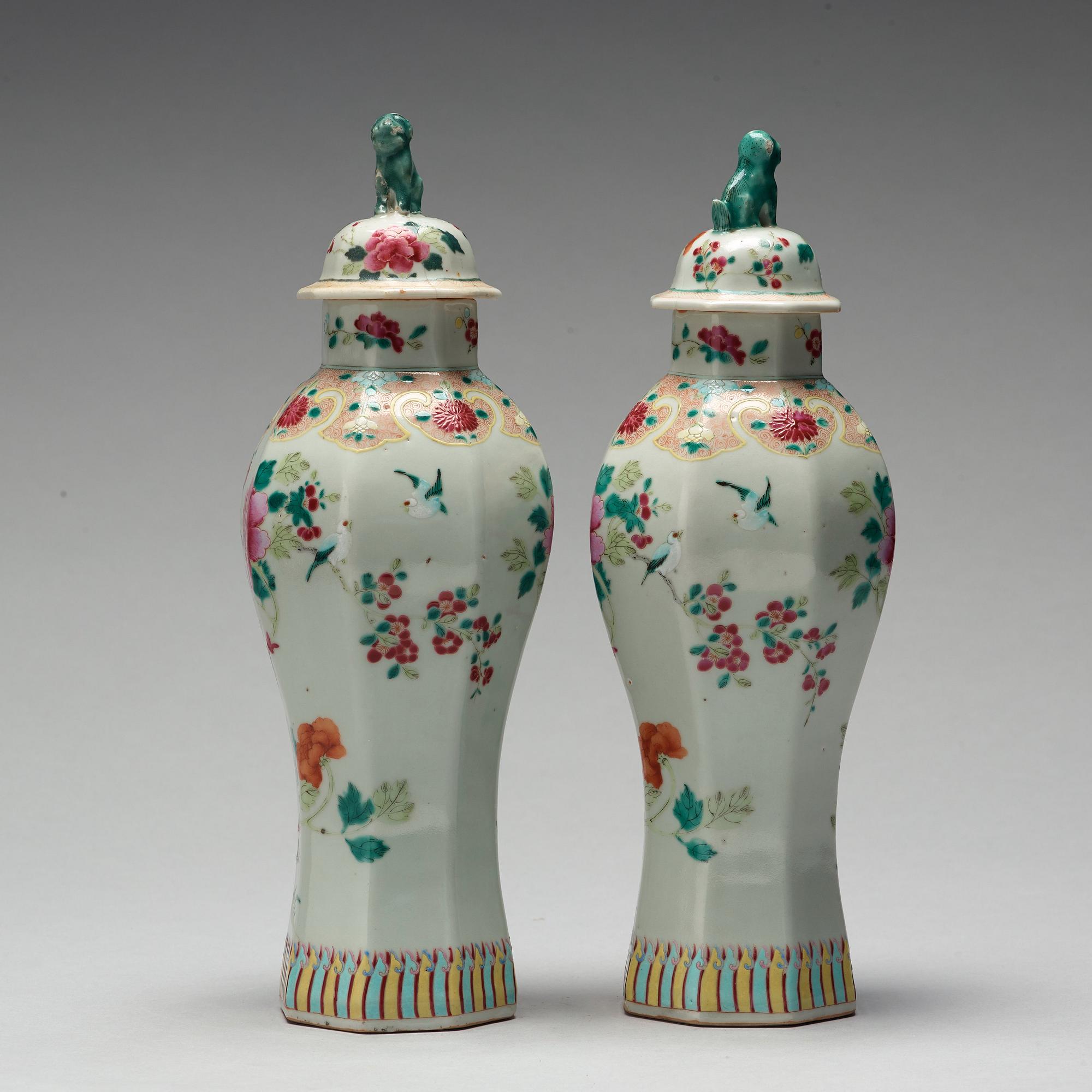 A pair of famille rose vases with cover, Samson, late 19th Century.