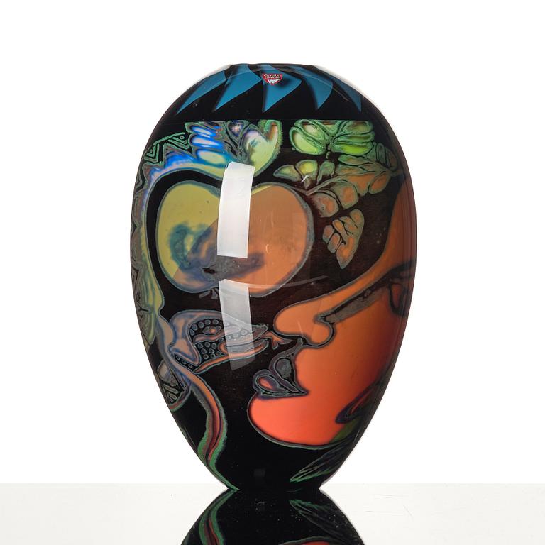 Eva Englund, a graal glass vase, Muraya, Orrefors Gallery 1988.