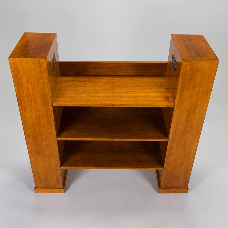 A book shelf,  The Architectural Office Gesellius, Lindgren, and Saarinen / Eric O.W. Ehrström, early 1900.