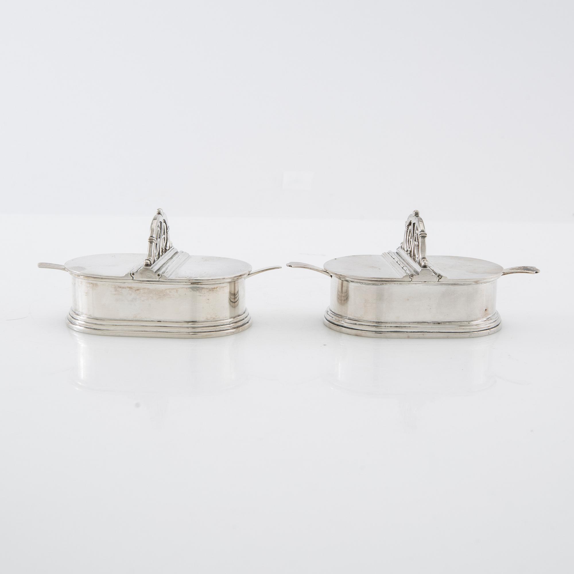 Kryddkar 2 st Atelier Borgila och Lars Cederberg sterlingsilver och silver Stockholm 1934 samt Göteborg 1960.