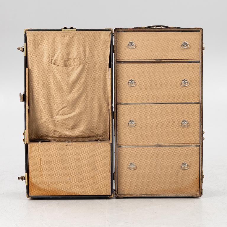 A trunk, 1920s/30s.