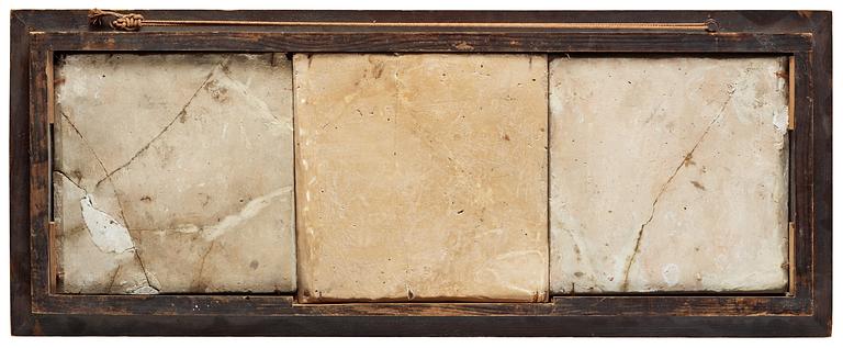 KAKELPLATTOR, 3 st., glaserat lergods. Iznik, Turkiet,  1600-tal. Mittersta kakelplattan 25,5 X 25,5 cm, de övriga två 24,5 X 24,5 cm. Senare träram 33,5 x 84,5 cm.