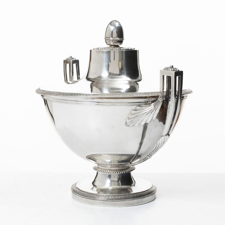 A Swiss silver tureen with lid, mark of Bossard & Sohn, 20th Century.