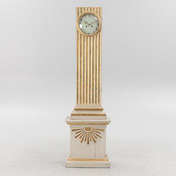 A late Gustavian longcase clock, circa 1800.