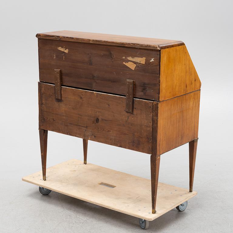 A late Gustavian mahogany secretaire from the early 19th century.