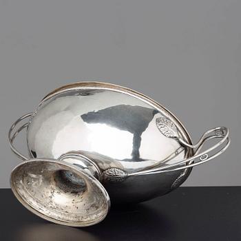 An English 19th Century silver plated tureen and cover.