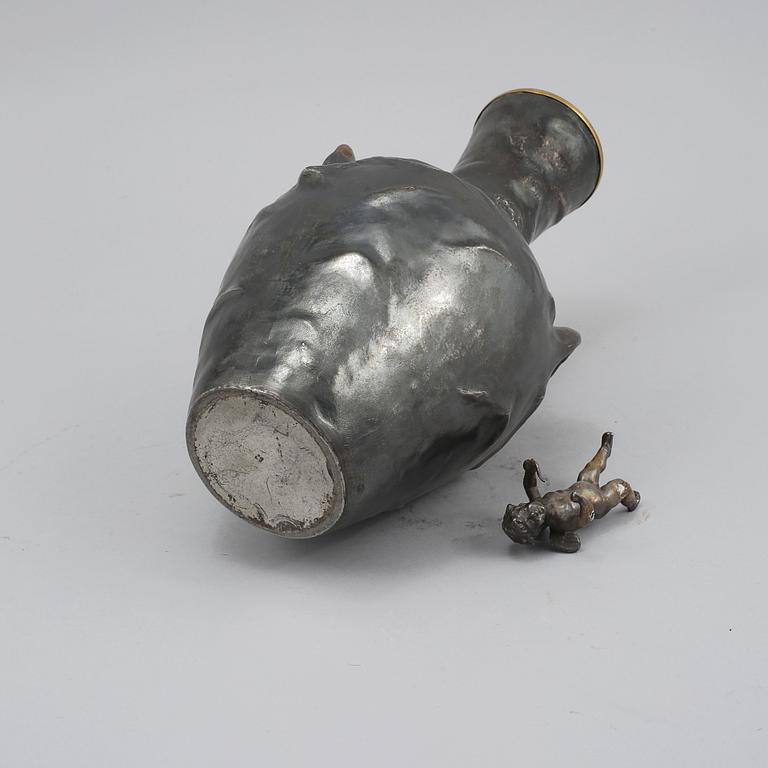 VAS, patinerad vitmetall, jugend, tidigt 1900-tal.