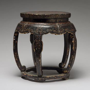 A wooden barrel shaped stool, late Qing dynasty, circa 1900.