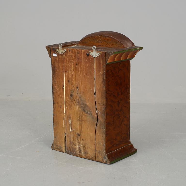 VÄGGSKÅP, allmoge, 1800-tal.