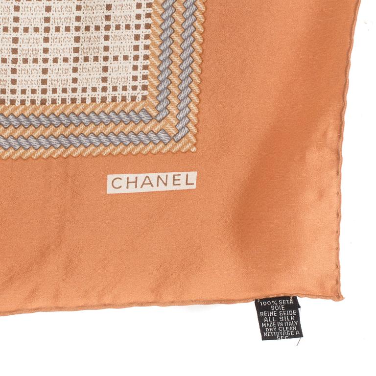 Scarf by Chanel. Silk.