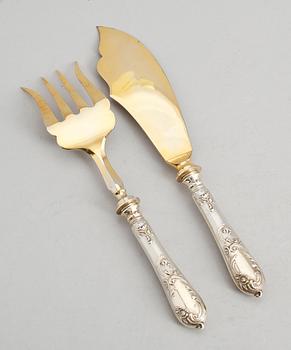 BESTICK, 2 delar, silver, sekelskiftet 1900. Total vikt ca 237 gr.