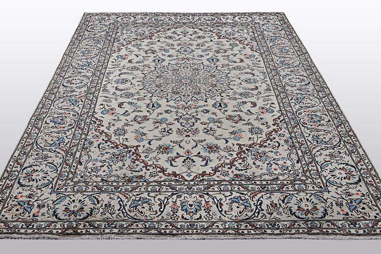 A carpet, Kashan, ca 293 x 196 cm.