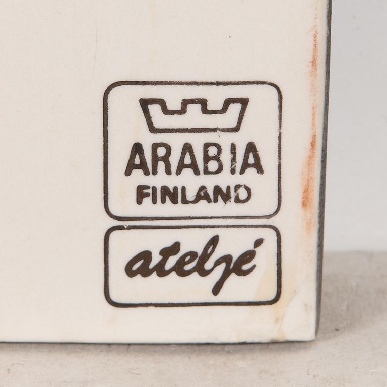 Heljä Liukko-Sundström, väggplattor, 4 st, signerade Heljä Liukko-Sundström, Arabia 1982 och 1983.