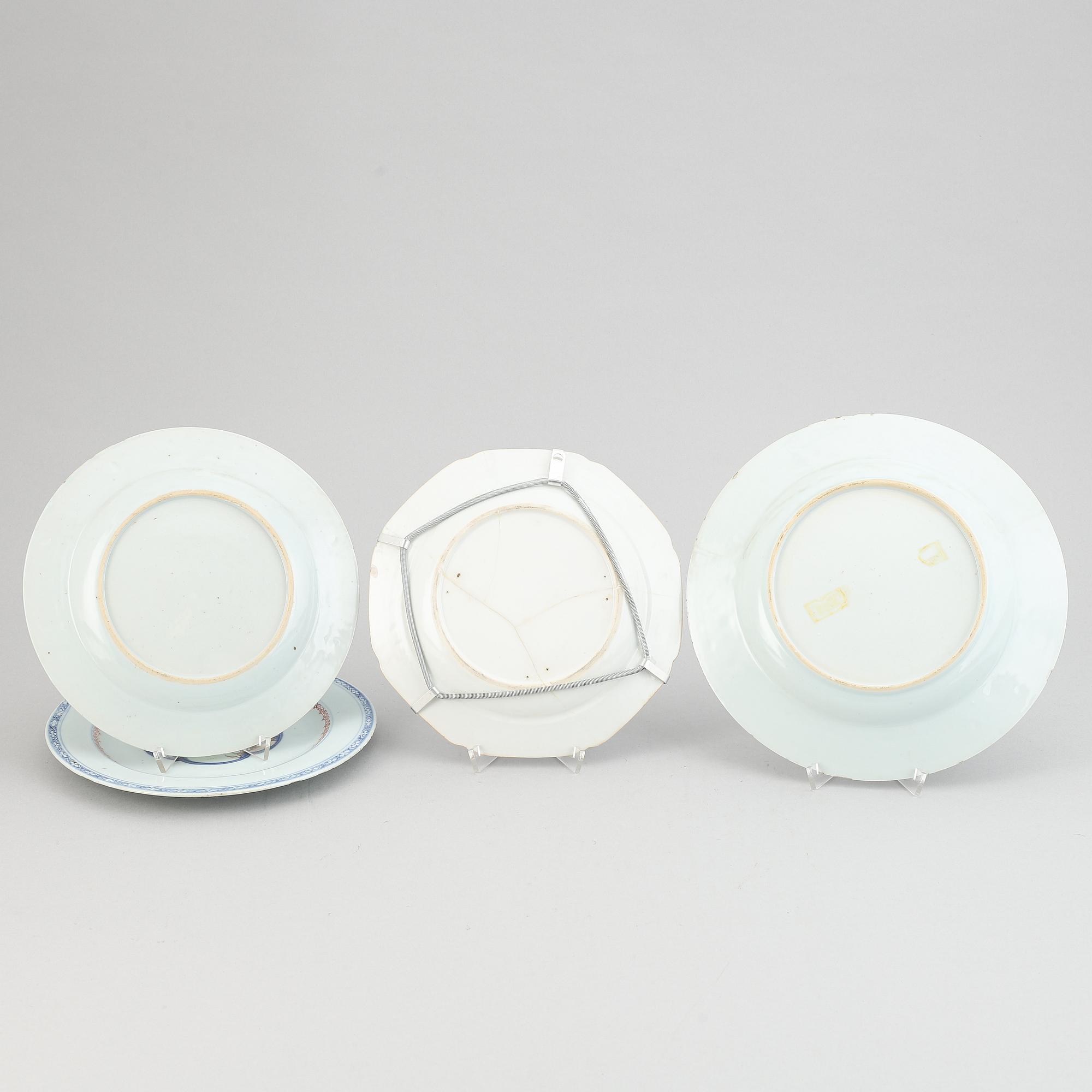 Four blue and white and famille rose export porcelain dishes, Qing dynasty, Qianlong (1736-95).