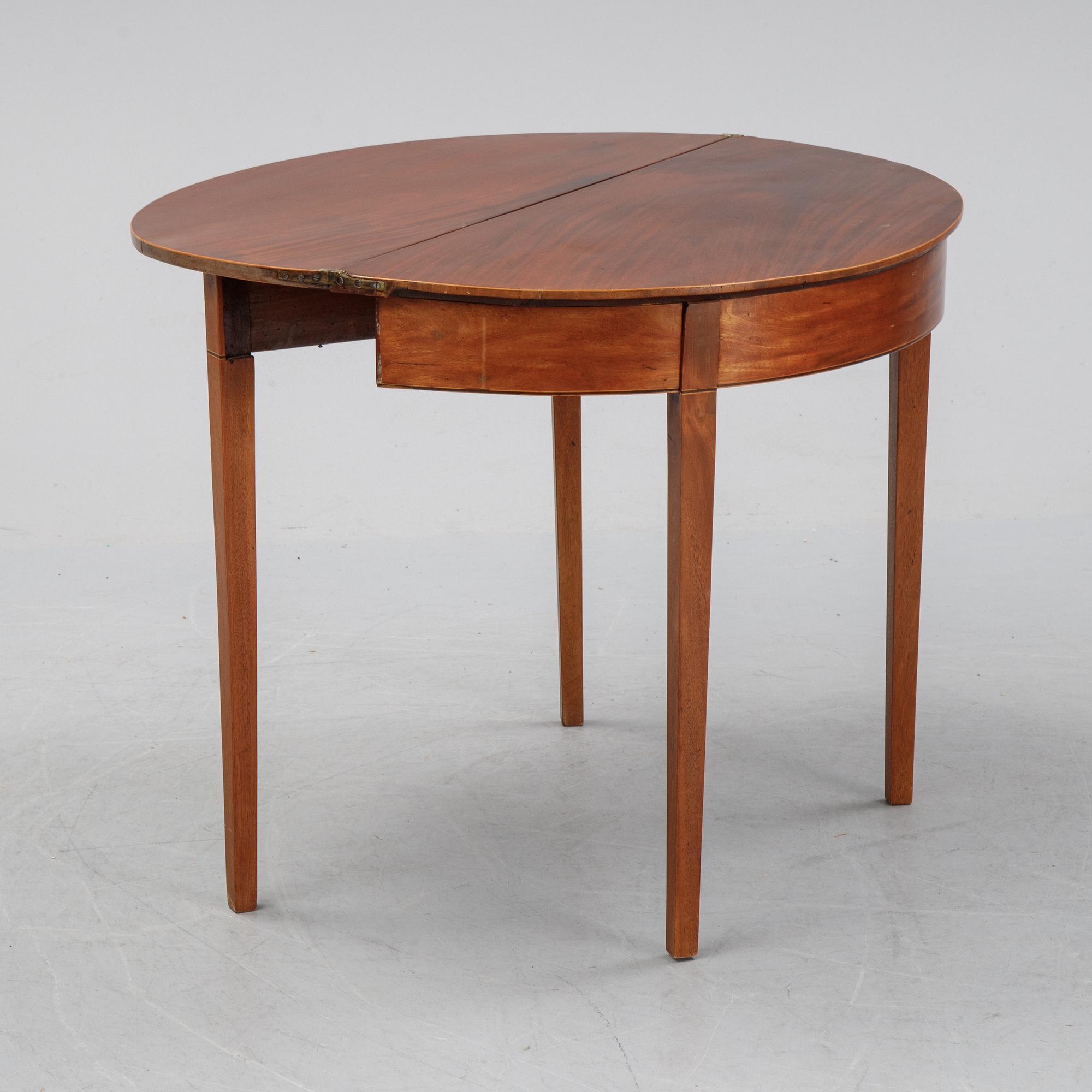 A late Gustavian table, circa 1800.