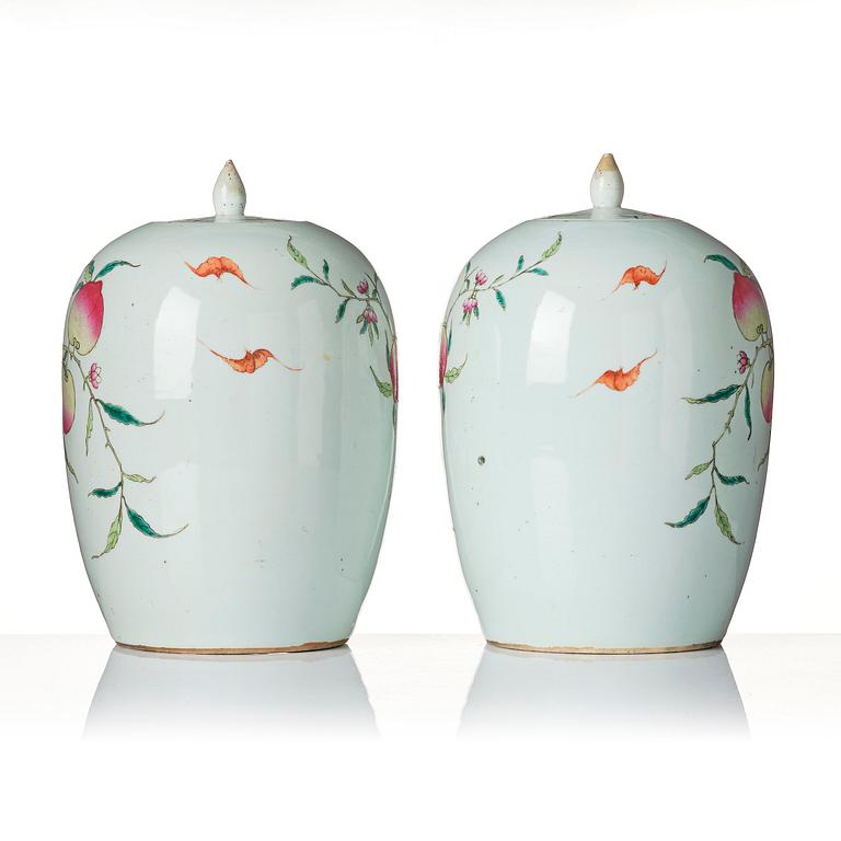A pair of famille rose 'peaches' jars with cover, Qing dynasty, circa 1900.