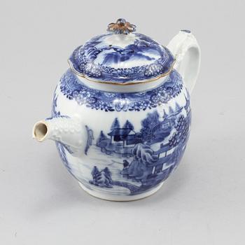 TEKANNA, porslin, Kina, omkring sekelskiftet 1800.