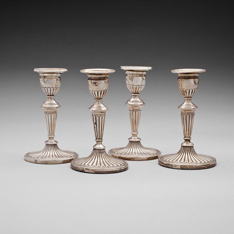 LJUSSTAKAR, 4 snarlika, silver, empirestil, Danmark 1900-talets första hälft resp Birmingham 1903.