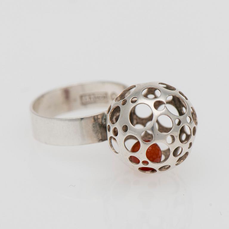 RING, sterlingsilver, Liisa Vitali, N.Westerback, Helsingfors, 1974. Vikt 3,0 g.