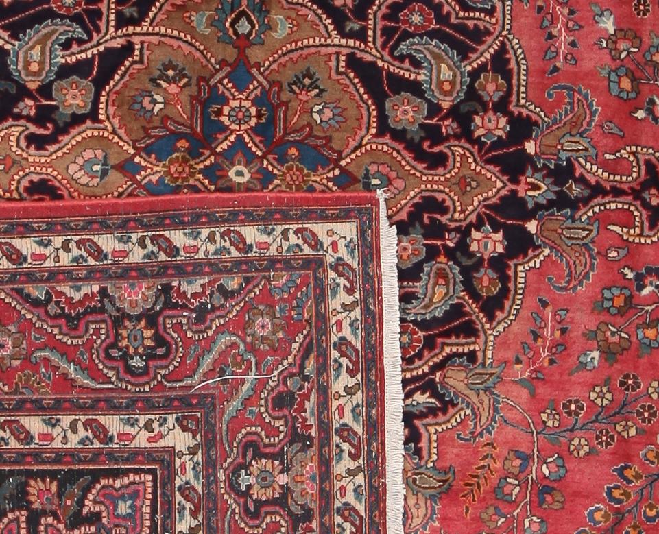 MATTA, Meshed, ca 396 x 308 cm.
