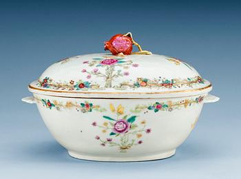 1421. A famille rose tureen with cover, Qing dynasty, Qianlong (1736-95).