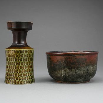 SKÅL samt VAS. Stengods. Stig Lindberg, Gustavsberg. Signerade med studiohanden.