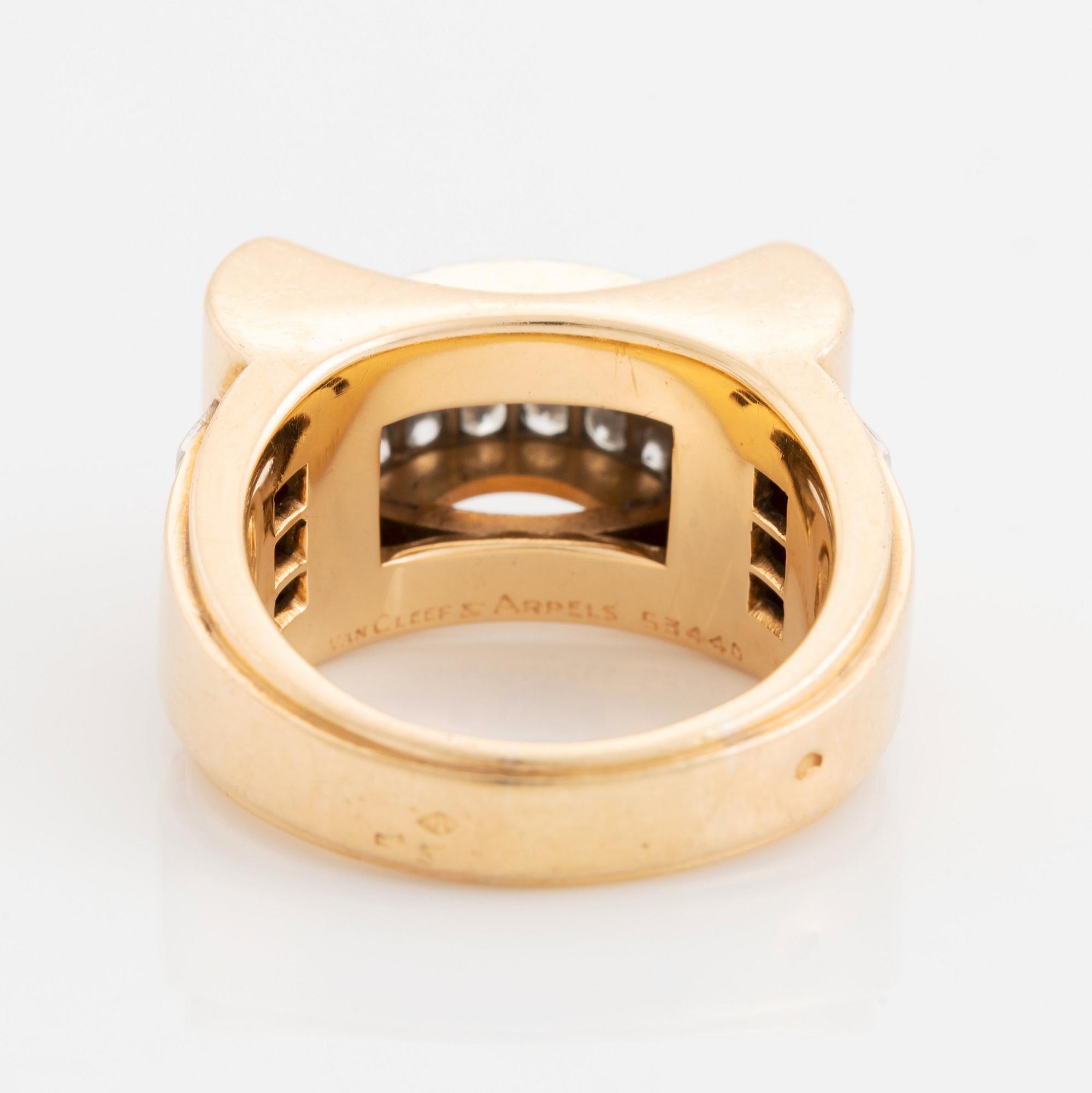 An 18K gold Van Cleef & Arpels ring set with round brilliant-cut diamonds.