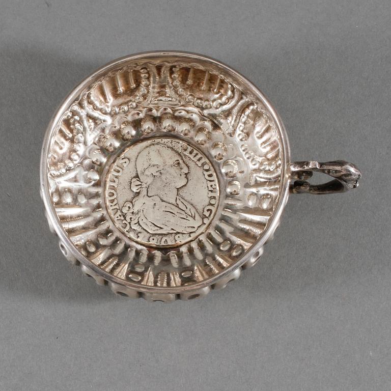 SUPSKÅL, silver, troligen Spanien, 1900-tal, vikt 63 g.