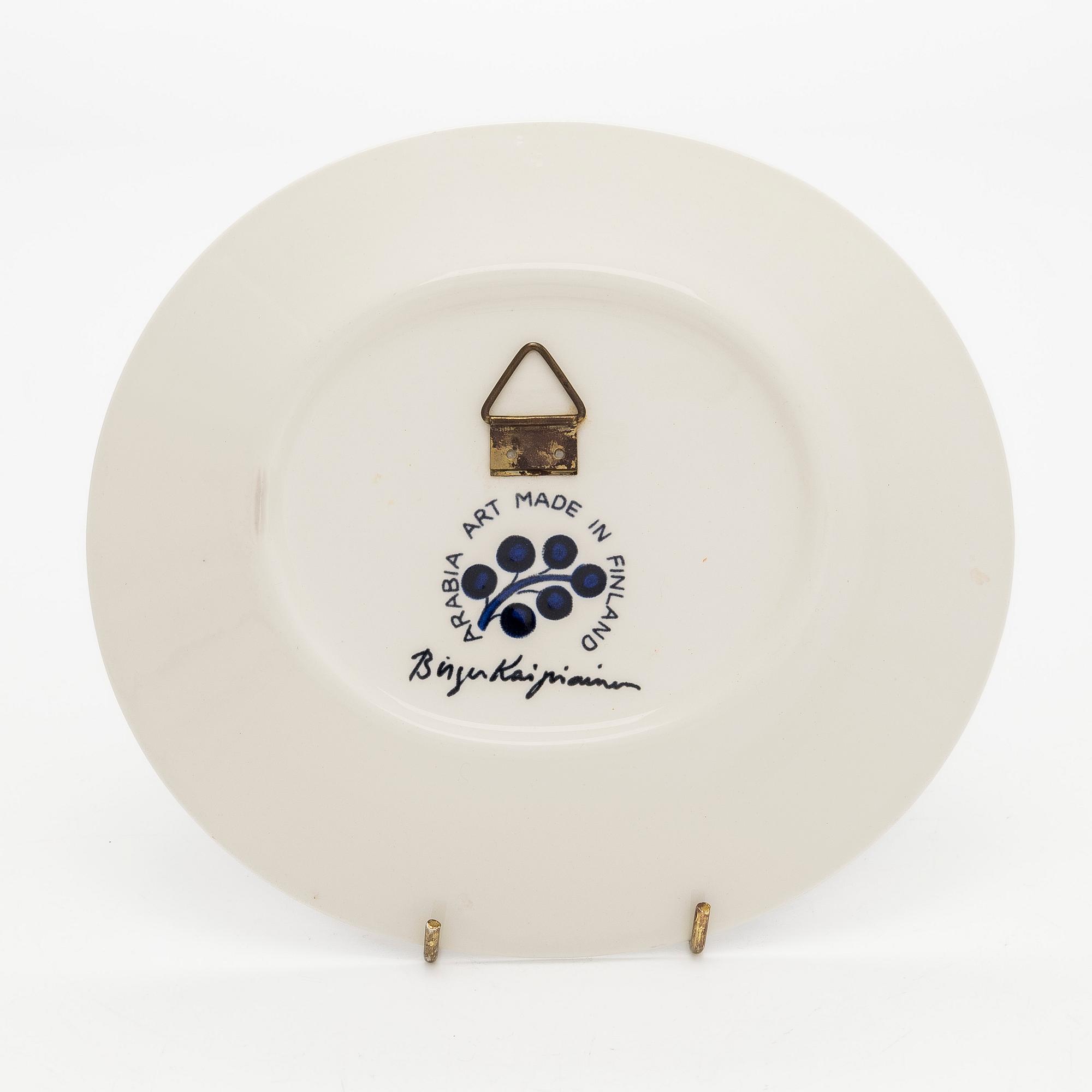 Birger Kaipiainen, A ceramic dish marked Birger Kaipiainen Arabia Art Made in Finland.