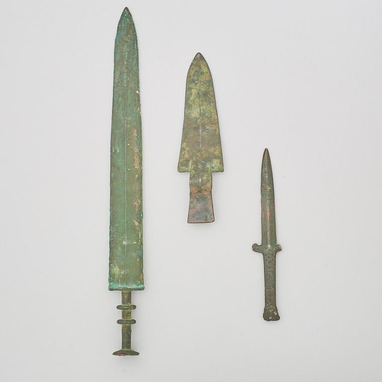 Two bronze daggers and a sword, preusmably Han dynasty (220 BC - 206 AD).