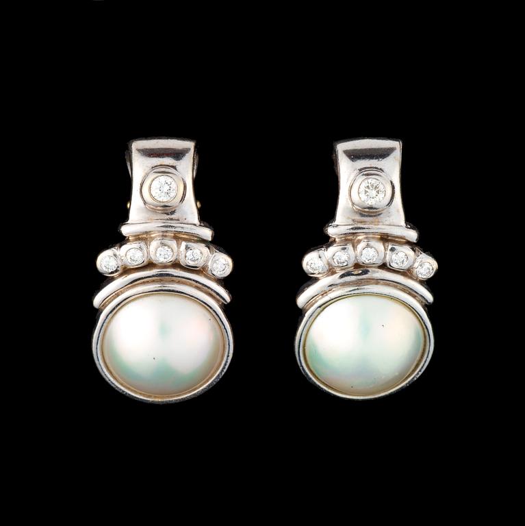 A pair of mabe pearl and brilliant cut diamond earrings, tot. app. 0.35 cts.