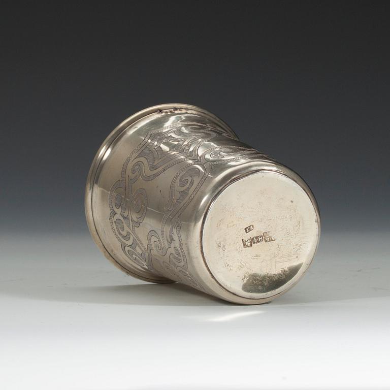 BÄGARE, 84 förgyllt silver. V. Lapschin Moskva 1856. Höjd 8,5 cm. Vikt 113 g.