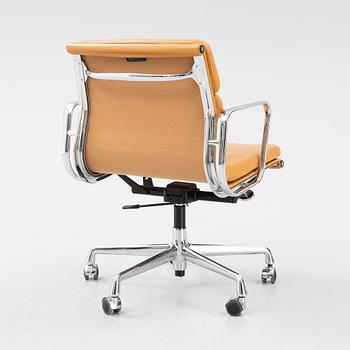 Charles & Ray Eames, a 'Soft Pad Chair EA 217' chrome swivel chair, Vitra.