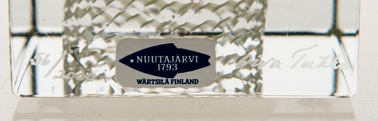 OIVA TOIKKA, AN ANNUAL CUBE, glass, signed Oiva Toikka 1986 Nuutajärvi, numbered  56/2000.
