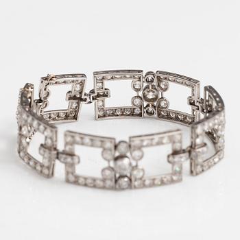 ARMBAND, Art déco, platina, gammalslipade diamanter ca 16.50 ct tot. 1920-30-tal.