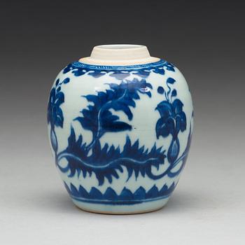 A blue and white jar, Qing dynasty, Kangxi (1662-1722).