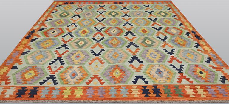 Matta, Kelim, ca 298 x 258 cm.