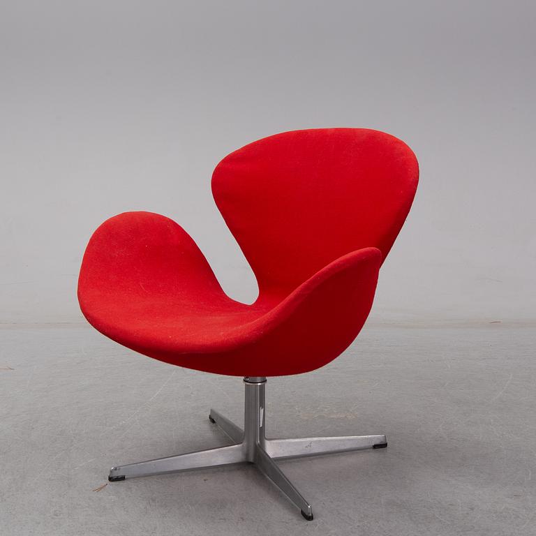 A 'Swan' chair by Arne Jacobsen for Fritz Hansen, designed 1958.