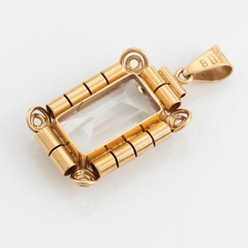 18K gold and rock crystal pendant.