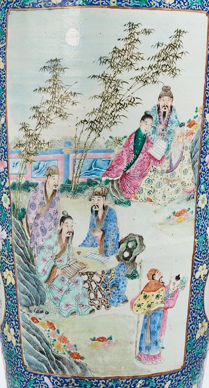 Praktvas, porslin. Qingdynastin, 1800-tal.