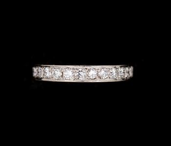RING, 18 k vitguld med briljantslipade diamanter, totalt ca 1,04 ct, Nyströms, Sundbyberg, 1969. Vikt ca 3 g.
