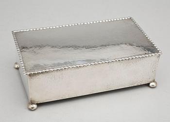 SMYCKESSKRIN, silver, Karl Anderson, Stockholm, 1927. Totalvikt ca 1000 g.