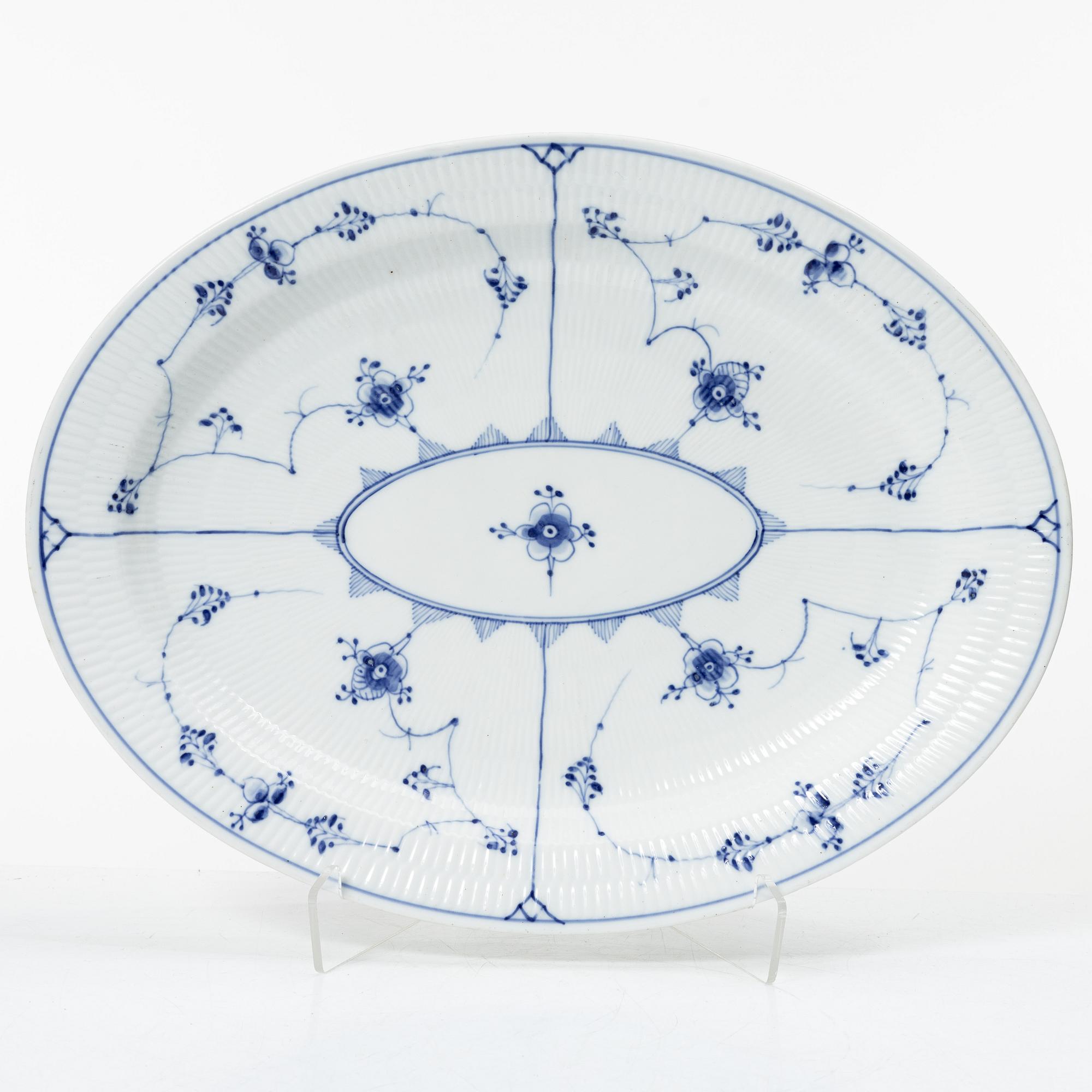 A large 'Blue Fluted Plain' porcelain serving dish, Royal Copenhagen, model 101, 1898-1923.