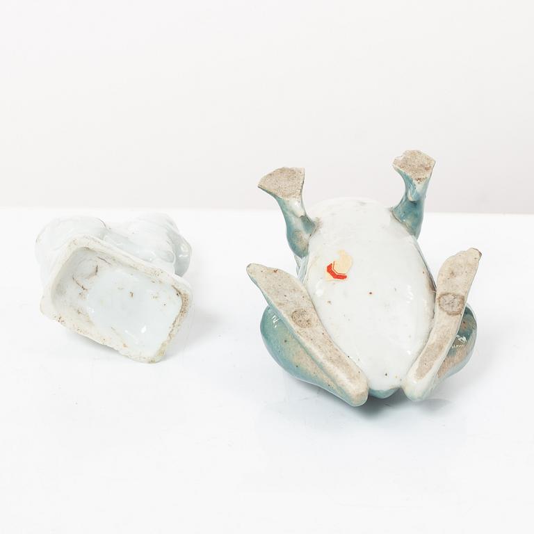 Two joss stick holders, a vase, a brush washer and a small ewer, Qing dynasty, 19th century and older.