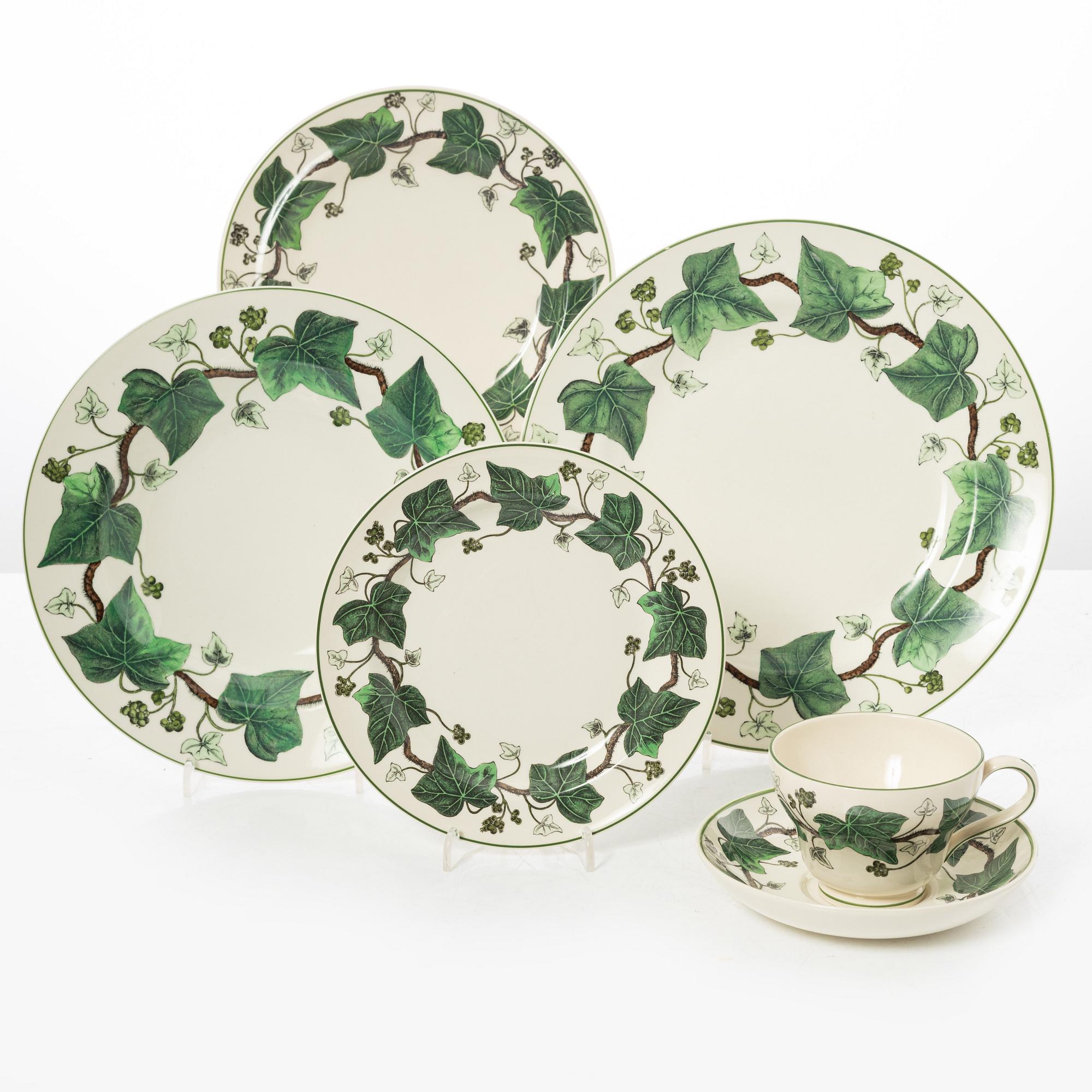 Mat- och kaffeservis, flintgods, 60 delar, "Napoleon Ivy", Wedgwood, England.